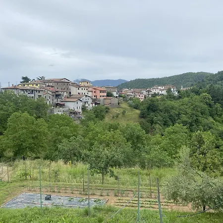 Lovely Tuscan Mountain Village Sassi